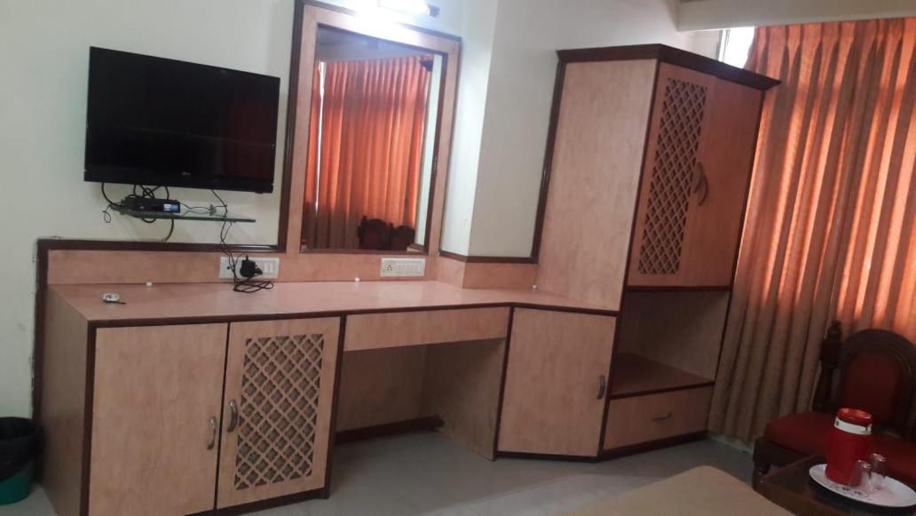 Hotel Subhash Midc Andheri Mumbai Bagian luar foto